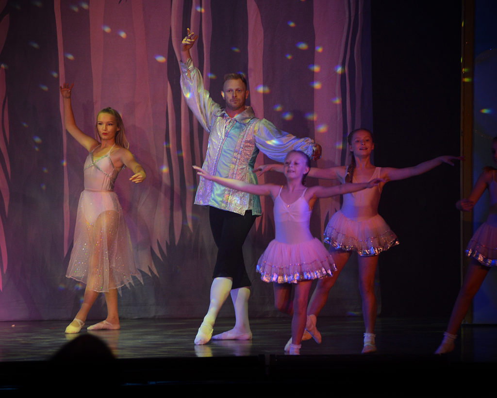 theatre pictures pantomime cinderella ashley johnson al macphee the modest photographer